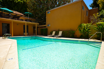 Ponderosa apartments pool